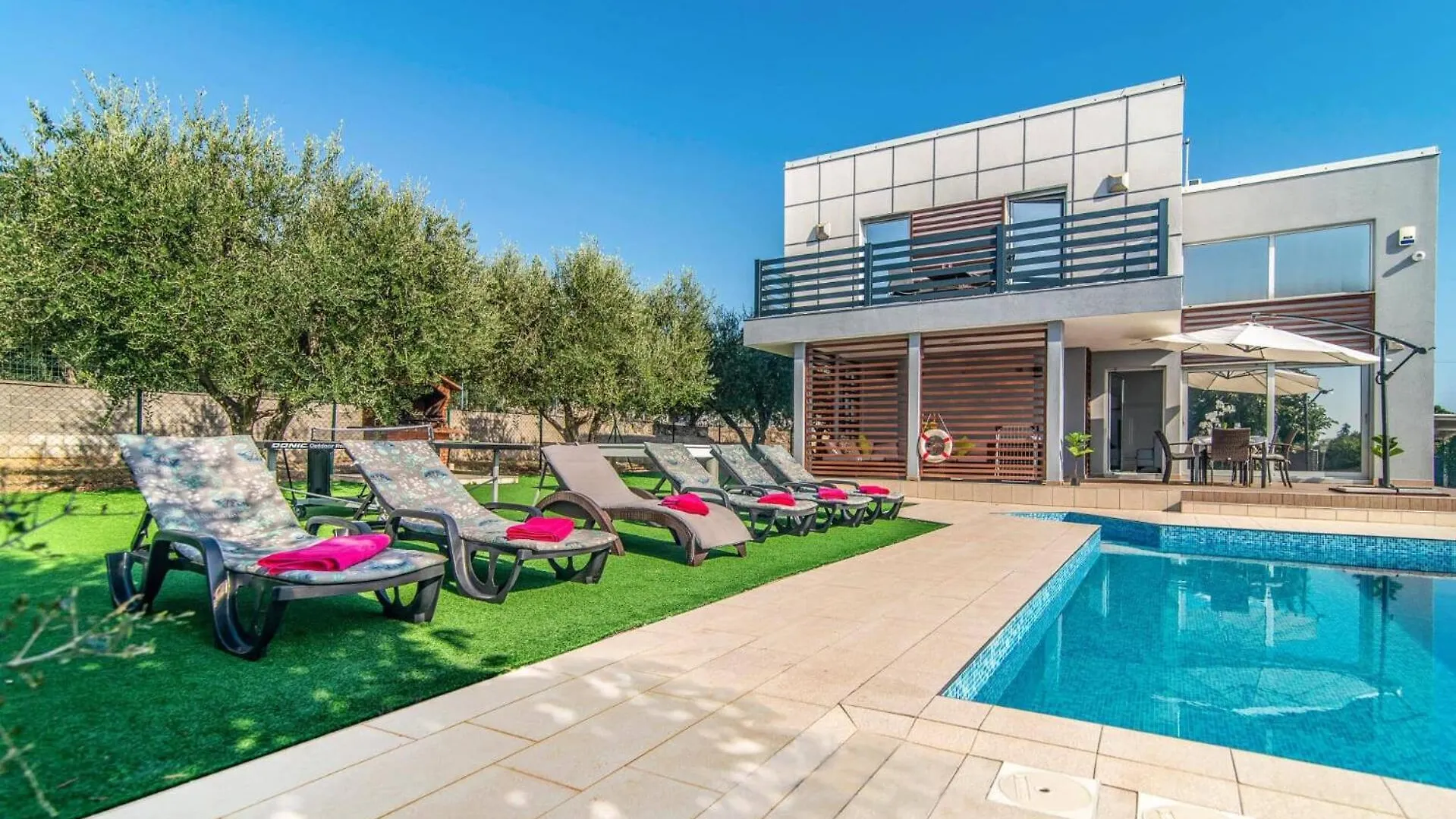 Villa Tammy By Villa Plus contacts